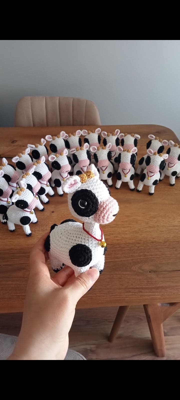 El Örgüsü İnek Buzağı Amigurumi İnek Örgü Buzağı Amigurumi Oyuncak thumbnail 2