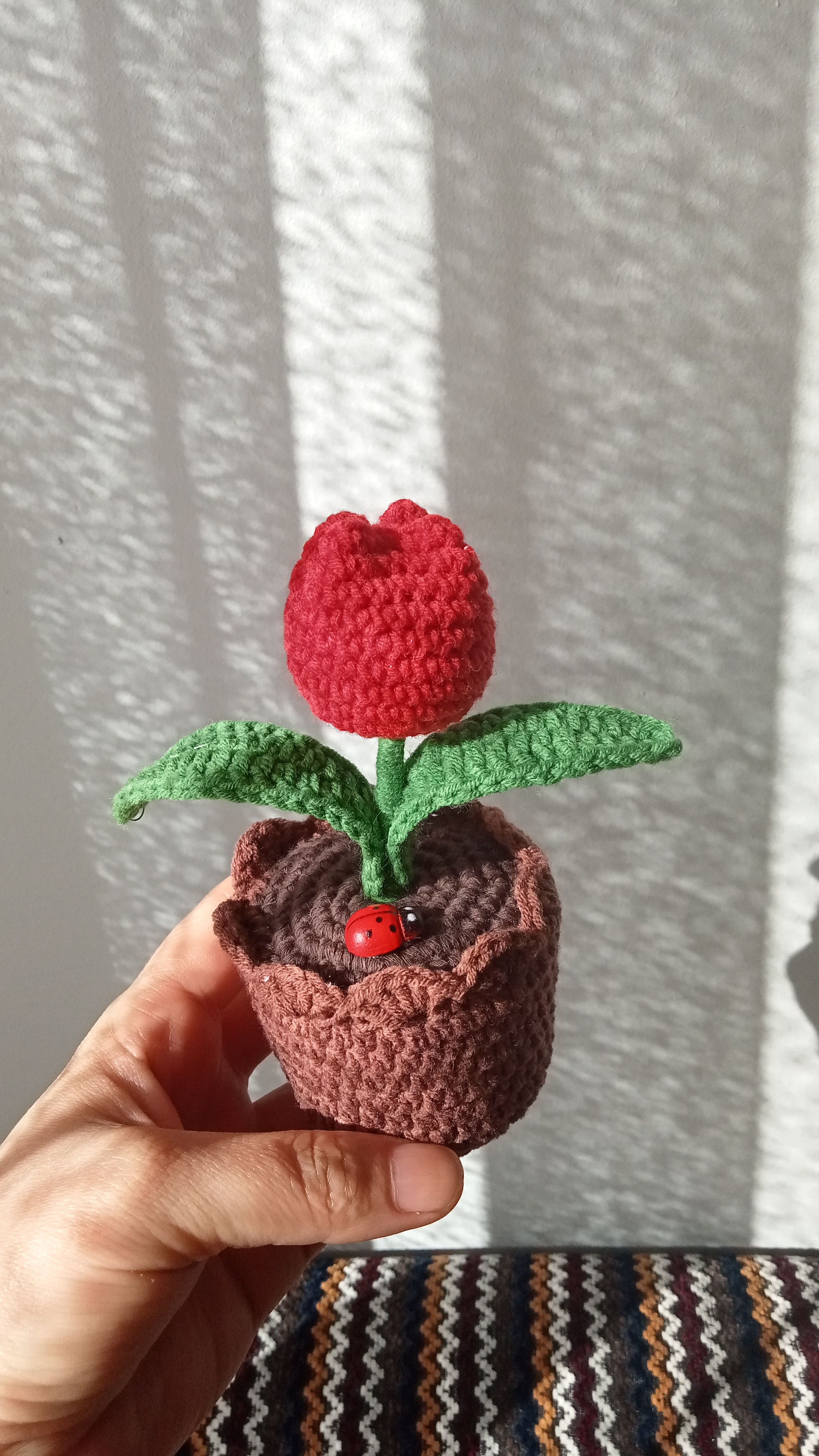 Kırmızı Amigurumi Lale Saksı Çiçeği Örgü Çiçek Solmayan Çiçek  thumbnail 1
